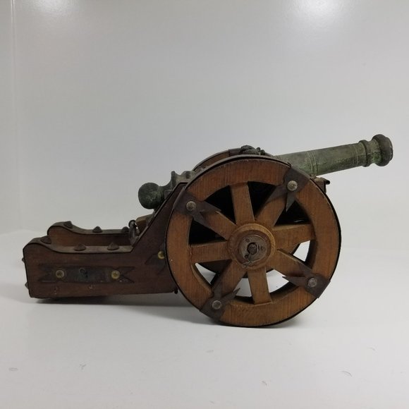 Vintage Spanish cannon replica wood base and copper cannon and steel studs - Picture 2 of 13